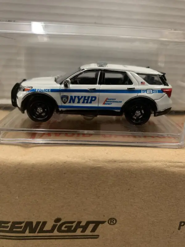 1/64 kitbash NYHD SUV