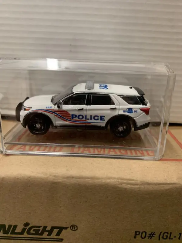 1/64 kitbash Washington D.C. PD SUV